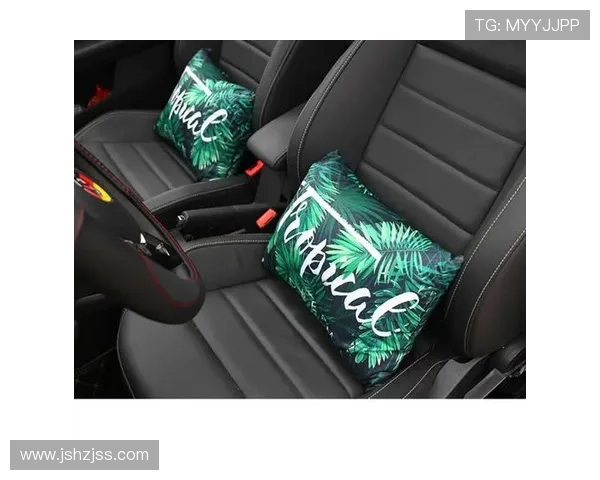 足球明星汽车头枕的魅力与时尚设计完美结合让你的驾车体验更舒适